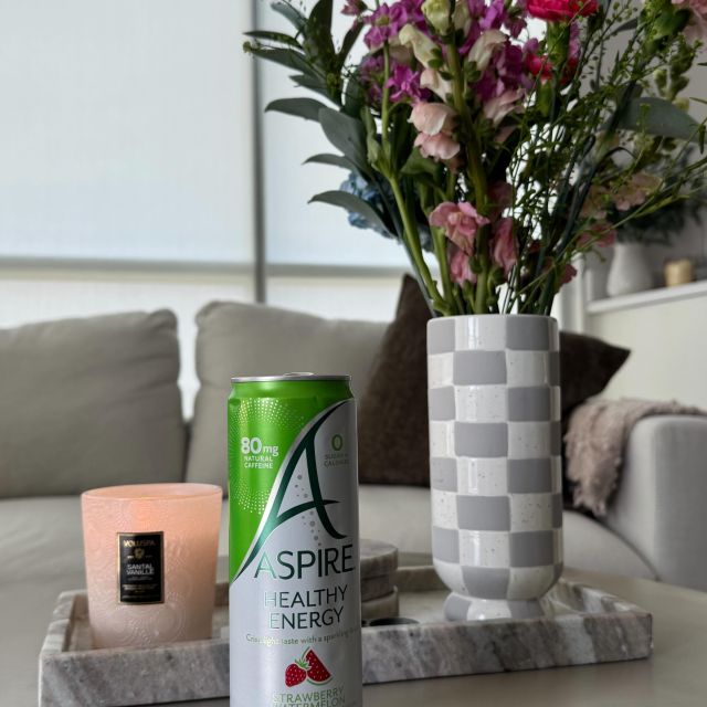 Spring cleaning, but make it ✨energized✨ @storyofzena is springing into action with a little help from Aspire! Clean space, clear mind, fully stocked fridge 💅💚

#EnergyNotAnxiety #AspireHealthyEnergyDrinks #UnextremeEnergy #EnergyDrinks